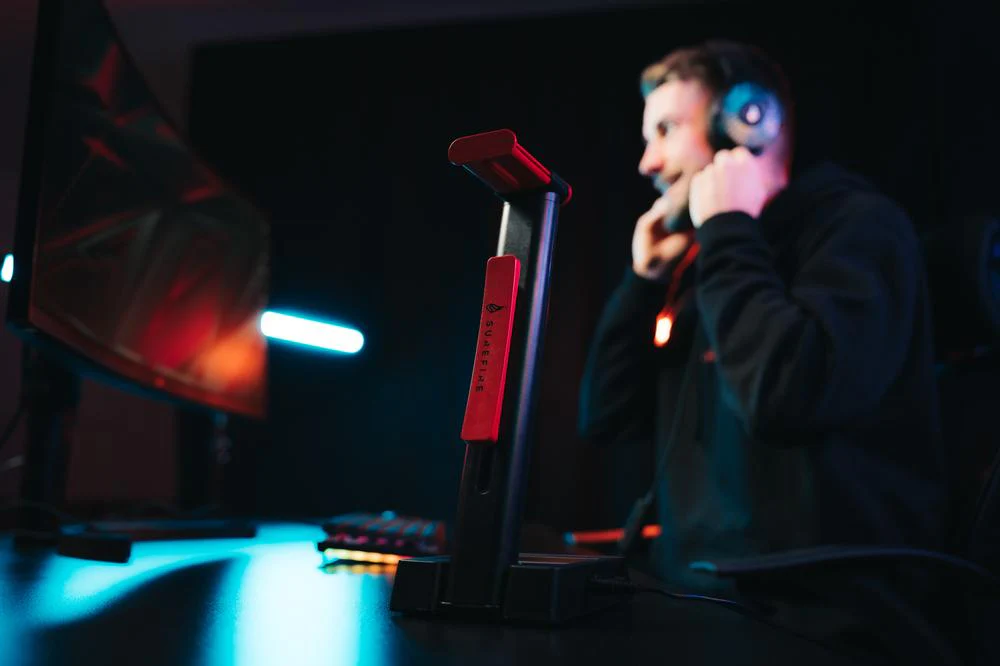 SUREFIRE - Vinson N2 Dual Gaming RGB MF Headset Stand. Sort