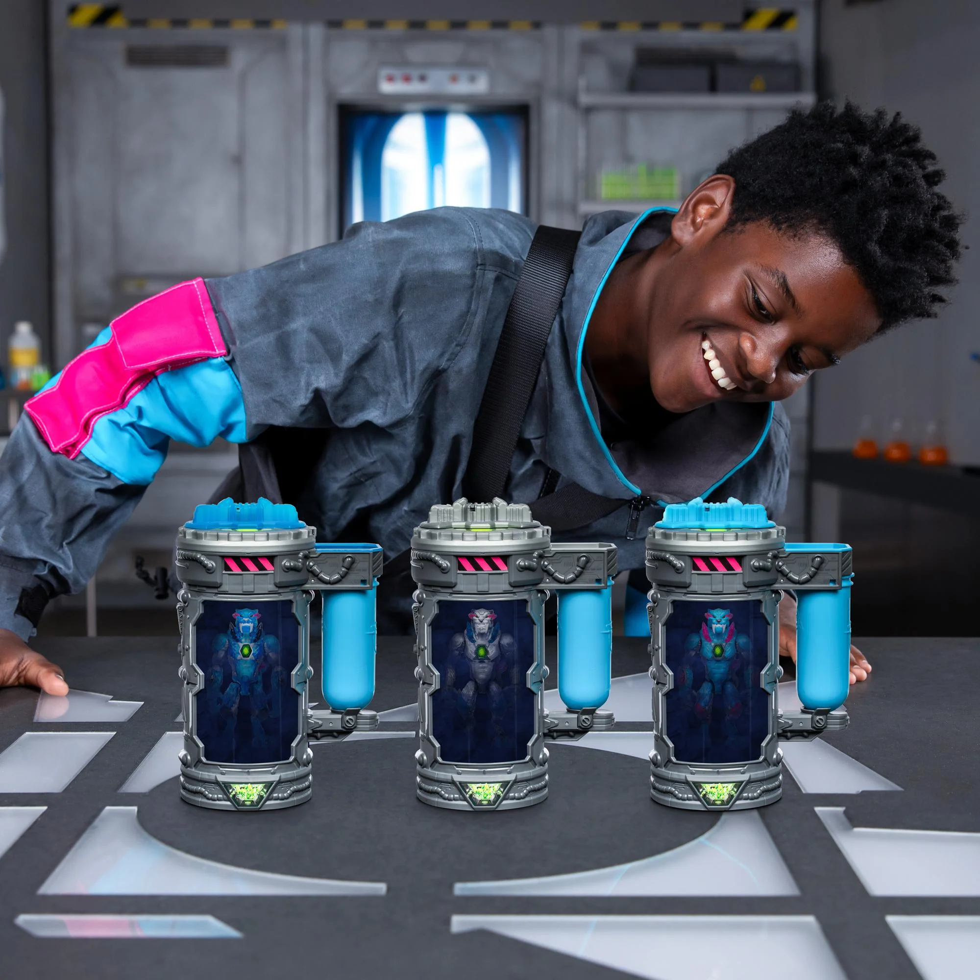 MR. BEAST LAB - Mutator Action Figs -Stealth Panther